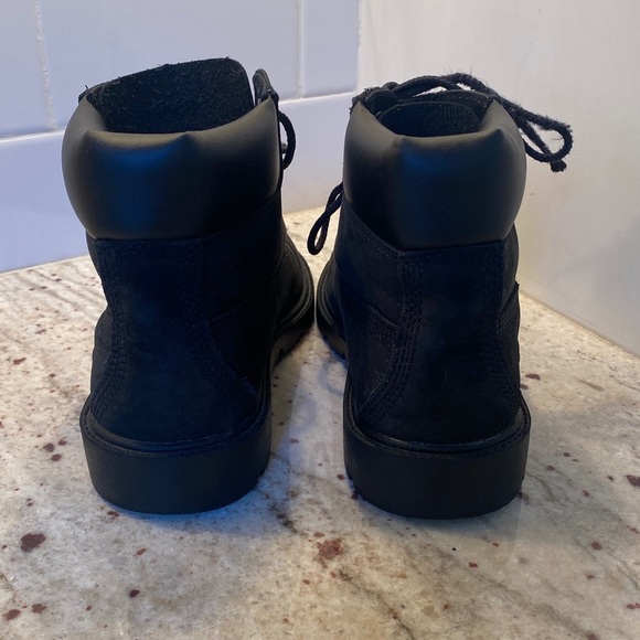 Timberland Kids black suede waterproof boots. Size 13.5. Excellent condition - Picture 4 of 5